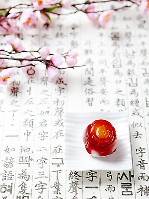 포토 JPG 스튜디오촬영 접시 명절 한식 음식 디저트 떡 한국 실내 한글 사람없음 전통음식 꽃떡 국내포토 문자 전통 식기 기념일 아시아 내부 파일형식