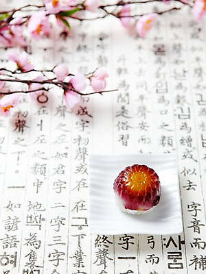 포토 JPG 스튜디오촬영 접시 명절 한식 음식 디저트 떡 한국 실내 한글 사람없음 전통음식 꽃떡 국내포토 문자 전통 식기 기념일 아시아 내부 파일형식