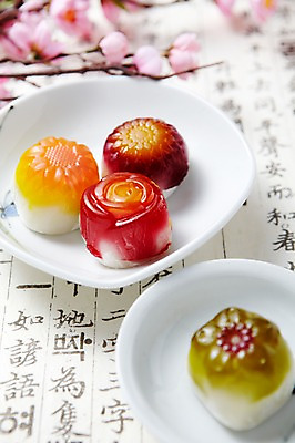 포토 JPG 스튜디오촬영 접시 명절 한식 음식 디저트 떡 한국 실내 한글 사람없음 전통음식 꽃떡 국내포토 문자 전통 식기 기념일 아시아 내부 파일형식