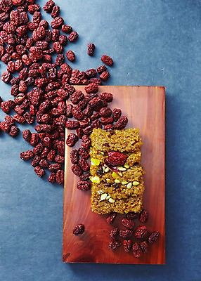 포토 JPG 스튜디오촬영 접시 명절 열매 한식 음식 디저트 떡 한국 실내 사람없음 전통음식 대추 약식 국내포토 식물 전통 식기 기념일 아시아 내부 파일형식