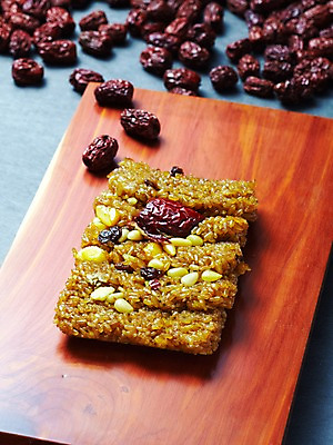 포토 JPG 스튜디오촬영 접시 명절 열매 한식 음식 디저트 떡 한국 실내 사람없음 전통음식 대추 약식 국내포토 식물 전통 식기 기념일 아시아 내부 파일형식