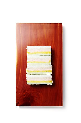 포토 JPG 스튜디오촬영 접시 명절 한식 음식 디저트 떡 한국 실내 누끼 사람없음 전통음식 무지개설기 설기 국내포토 전통 식기 기념일 아시아 내부 파일형식