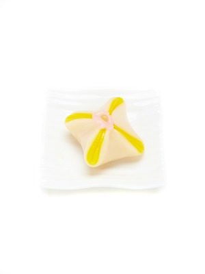 포토 JPG 스튜디오촬영 접시 명절 한식 음식 디저트 떡 한국 실내 누끼 사람없음 전통음식 꽃바람떡 개피떡 국내포토 전통 식기 기념일 아시아 내부 파일형식