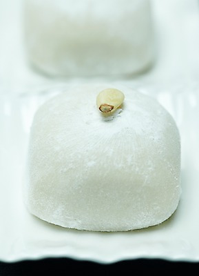 포토 JPG 스튜디오촬영 접시 명절 한식 음식 디저트 떡 한국 실내 근접촬영 사람없음 전통음식 흰색 찹쌀떡 국내포토 전통 식기 기념일 아시아 뷰포인트 컬러 내부 파일형식