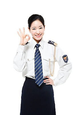 포토 JPG 스튜디오촬영 직업 여자 허리손 포즈 유니폼 모션 실내 한명 서기 미소 웃음 누끼 사람 동양인 손짓 상반신 20대 성인 한국인 작업실 경찰 전문직 OK 경찰복 여경 여자만 여자한명만 성인여자만 청년만 청년여자만 성인한명만 청년여자한명만 성인여자한명만 성인만 국내포토 1 옷 표정 인종 청년 내부 파일형식