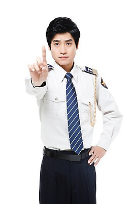 포토 JPG 스튜디오촬영 직업 1 남자 허리손 포즈 유니폼 모션 실내 경고 한명 서기 누끼 사람 동양인 손짓 상반신 20대 성인 한국인 금지 작업실 경찰 전문직 경찰복 남자만 남자한명만 성인남자만 청년만 청년남자만 청년남자한명만 성인한명만 성인남자한명만 성인만 국내포토 옷 인종 청년 내부 파일형식