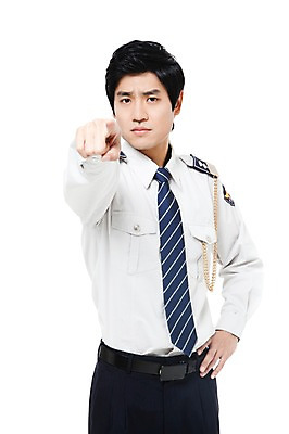 포토 JPG 스튜디오촬영 직업 남자 허리손 포즈 유니폼 모션 실내 표정 경고 한명 서기 누끼 사람 동양인 손짓 상반신 20대 성인 한국인 금지 분노 가리킴 작업실 경찰 전문직 경찰복 남자만 남자한명만 성인남자만 청년만 청년남자만 청년남자한명만 성인한명만 성인남자한명만 성인만 국내포토 1 옷 감정 인종 청년 내부 파일형식