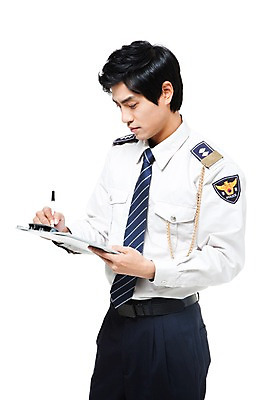 포토 JPG 스튜디오촬영 직업 남자 포즈 유니폼 모션 문구용품 실내 한명 서기 들기 누끼 사람 동양인 손짓 상반신 20대 성인 필기구 펜 볼펜 한국인 작업실 경찰 전문직 문서 경찰복 남자만 남자한명만 성인남자만 청년만 청년남자만 청년남자한명만 성인한명만 성인남자한명만 성인만 국내포토 1 옷 인종 청년 내부 오브젝트 파일형식