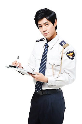 포토 JPG 스튜디오촬영 직업 남자 포즈 유니폼 모션 문구용품 실내 한명 서기 들기 누끼 사람 동양인 손짓 상반신 20대 성인 필기구 펜 볼펜 한국인 작업실 경찰 전문직 문서 경찰복 남자만 남자한명만 성인남자만 청년만 청년남자만 청년남자한명만 성인한명만 성인남자한명만 성인만 국내포토 1 옷 인종 청년 내부 오브젝트 파일형식