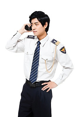 포토 JPG 스튜디오촬영 직업 남자 허리손 포즈 유니폼 통신 모션 실내 한명 서기 들기 누끼 사람 동양인 손짓 상반신 20대 성인 통신기기 한국인 작업실 경찰 전문직 경찰복 무전기 무전 남자만 남자한명만 성인남자만 청년만 청년남자만 청년남자한명만 성인한명만 성인남자한명만 성인만 국내포토 1 옷 무선통신 인종 청년 내부 기계 파일형식