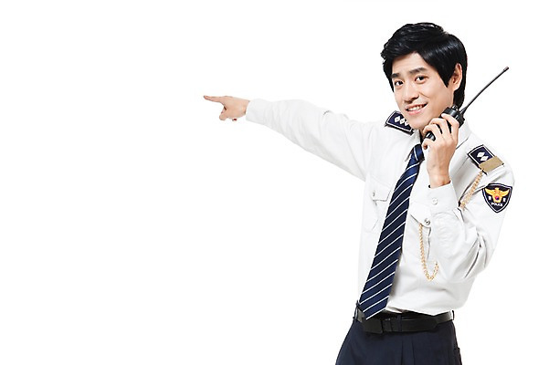 포토 JPG 스튜디오촬영 직업 남자 포즈 유니폼 통신 모션 실내 한명 서기 미소 웃음 들기 누끼 사람 동양인 손짓 상반신 20대 성인 통신기기 한국인 가리킴 작업실 경찰 전문직 경찰복 무전기 무전 남자만 남자한명만 성인남자만 청년만 청년남자만 청년남자한명만 성인한명만 성인남자한명만 성인만 국내포토 1 옷 무선통신 표정 인종 청년 내부 기계 파일형식