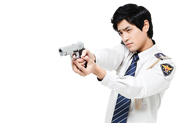 포토 JPG 스튜디오촬영 직업 남자 포즈 유니폼 모션 실내 한명 서기 들기 누끼 사람 동양인 손짓 상반신 20대 성인 권총 총 한국인 작업실 경찰 전문직 조준 경찰복 남자만 남자한명만 성인남자만 청년만 청년남자만 청년남자한명만 성인한명만 성인남자한명만 성인만 국내포토 1 옷 무기 인종 청년 내부 파일형식