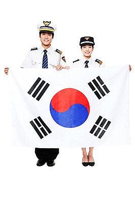 포토 JPG 스튜디오촬영 전신 직업 모자 잡화 여자 남자 포즈 유니폼 모션 한국 실내 서기 미소 웃음 들기 누끼 사람 동양인 20대 성인 두명 경쟁 한국인 작업실 경찰 전문직 국기 태극기 경찰복 여경 경찰모자 청년만 성인만 국내포토 모자_잡화 옷 아시아 컨셉 표정 인종 청년 내부 파일형식