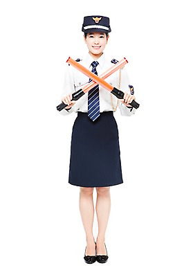 포토 JPG 스튜디오촬영 전신 직업 모자 잡화 여자 포즈 유니폼 모션 실내 경고 한명 서기 미소 웃음 들기 누끼 사람 동양인 손짓 20대 성인 한국인 금지 작업실 경찰 전문직 안전장비 경찰복 여경 경찰모자 경찰봉 여자만 여자한명만 성인여자만 청년만 청년여자만 성인한명만 청년여자한명만 성인여자한명만 성인만 국내포토 모자_잡화 1 옷 표정 안전 인종 청년 내부 장비 파일형식