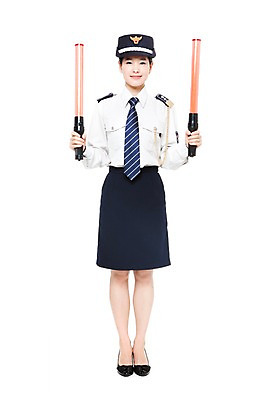 포토 JPG 스튜디오촬영 전신 직업 모자 잡화 여자 포즈 유니폼 모션 실내 한명 서기 미소 웃음 들기 누끼 사람 동양인 손짓 20대 성인 한국인 작업실 경찰 전문직 안전장비 경찰복 여경 경찰모자 경찰봉 여자만 여자한명만 성인여자만 청년만 청년여자만 성인한명만 청년여자한명만 성인여자한명만 성인만 국내포토 모자_잡화 1 옷 표정 안전 인종 청년 내부 장비 파일형식