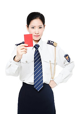 포토 JPG 스튜디오촬영 직업 여자 허리손 포즈 유니폼 모션 실내 경고 한명 서기 들기 누끼 사람 동양인 손짓 상반신 20대 성인 빨간색 한국인 금지 작업실 경찰 전문직 경찰복 여경 레드카드 여자만 여자한명만 성인여자만 청년만 청년여자만 성인한명만 청년여자한명만 성인여자한명만 성인만 국내포토 1 옷 컬러 인종 청년 내부 카드_놀이용품 파일형식