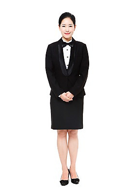 포토 JPG 스튜디오촬영 전신 직업 여자 포즈 유니폼 모션 실내 한명 서기 미소 웃음 누끼 사람 동양인 20대 성인 한국인 인사 작업실 전문직 서비스업 서비스 호텔리어 여자만 여자한명만 성인여자만 청년만 청년여자만 성인한명만 청년여자한명만 성인여자한명만 성인만 국내포토 1 옷 산업 표정 인종 청년 내부 예절 파일형식