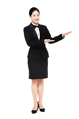 포토 JPG 스튜디오촬영 전신 직업 여자 포즈 유니폼 모션 안내 실내 한명 서기 미소 웃음 누끼 사람 동양인 손짓 20대 성인 한국인 작업실 전문직 서비스업 서비스 호텔리어 여자만 여자한명만 성인여자만 청년만 청년여자만 성인한명만 청년여자한명만 성인여자한명만 성인만 국내포토 1 옷 산업 표정 인종 청년 내부 파일형식