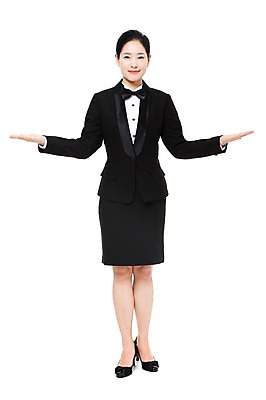 포토 JPG 스튜디오촬영 전신 직업 여자 포즈 유니폼 모션 안내 실내 한명 서기 미소 웃음 누끼 사람 동양인 손짓 20대 성인 한국인 작업실 전문직 서비스업 서비스 호텔리어 여자만 여자한명만 성인여자만 청년만 청년여자만 성인한명만 청년여자한명만 성인여자한명만 성인만 국내포토 1 옷 산업 표정 인종 청년 내부 파일형식