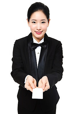 포토 JPG 스튜디오촬영 직업 여자 포즈 유니폼 비즈니스 모션 명함 실내 한명 서기 미소 웃음 들기 누끼 사람 동양인 손짓 상반신 20대 성인 한국인 작업실 전문직 서비스업 서비스 주기 호텔리어 여자만 여자한명만 성인여자만 청년만 청년여자만 성인한명만 청년여자한명만 성인여자한명만 성인만 국내포토 1 옷 산업 표정 인종 청년 내부 파일형식