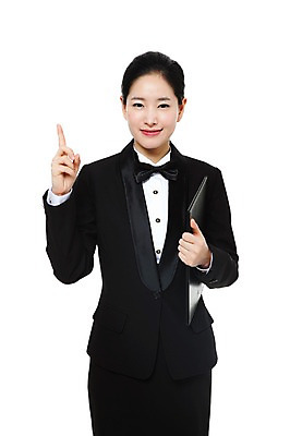 포토 JPG 스튜디오촬영 직업 1 여자 포즈 유니폼 모션 실내 한명 서기 미소 웃음 들기 누끼 사람 동양인 손짓 상반신 20대 성인 한국인 작업실 전문직 서비스업 서비스 파일 결재 결재판 호텔리어 여자만 여자한명만 성인여자만 청년만 청년여자만 성인한명만 청년여자한명만 성인여자한명만 성인만 국내포토 옷 산업 비즈니스 표정 인종 청년 내부 파일형식