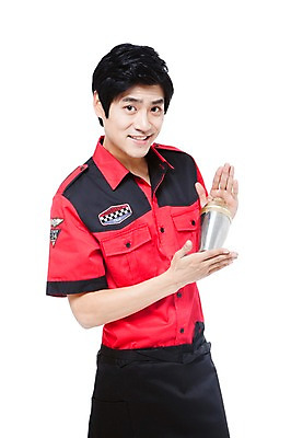 포토 JPG 스튜디오촬영 직업 남자 포즈 유니폼 모션 실내 한명 서기 미소 웃음 들기 누끼 사람 동양인 손짓 상반신 20대 성인 한국인 칵테일 작업실 전문직 종업원 서비스 바텐더 보여주기 칵테일쇼 남자만 남자한명만 성인남자만 청년만 청년남자만 청년남자한명만 성인한명만 성인남자한명만 성인만 국내포토 1 옷 주류 표정 인종 청년 내부 쇼 파일형식