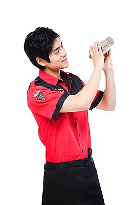 포토 JPG 스튜디오촬영 직업 응시 남자 포즈 유니폼 모션 실내 한명 서기 미소 웃음 들기 누끼 사람 동양인 손짓 상반신 20대 성인 한국인 칵테일 작업실 전문직 종업원 서비스 바텐더 칵테일쇼 남자만 남자한명만 성인남자만 청년만 청년남자만 청년남자한명만 성인한명만 성인남자한명만 성인만 국내포토 1 시선 옷 주류 표정 인종 청년 내부 쇼 파일형식