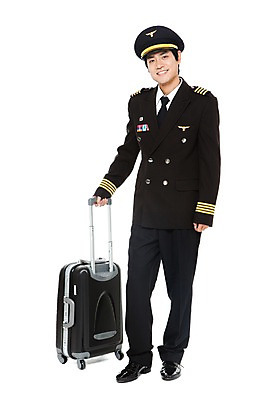 포토 JPG 스튜디오촬영 전신 직업 남자 포즈 유니폼 가방 모션 실내 한명 서기 미소 웃음 들기 누끼 사람 동양인 20대 성인 캐리어 여행가방 한국인 작업실 전문직 파일럿 승무원 기장 남자만 남자한명만 성인남자만 청년만 청년남자만 청년남자한명만 성인한명만 성인남자한명만 성인만 국내포토 1 잡화 옷 표정 인종 청년 내부 파일형식