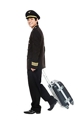 포토 JPG 스튜디오촬영 전신 직업 남자 포즈 유니폼 가방 모션 실내 한명 서기 미소 웃음 들기 누끼 사람 동양인 20대 성인 캐리어 여행가방 한국인 작업실 전문직 파일럿 승무원 기장 남자만 남자한명만 성인남자만 청년만 청년남자만 청년남자한명만 성인한명만 성인남자한명만 성인만 국내포토 1 잡화 옷 표정 인종 청년 내부 파일형식