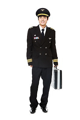 포토 JPG 스튜디오촬영 전신 직업 남자 포즈 유니폼 서류가방 가방 모션 실내 한명 서기 미소 웃음 들기 누끼 사람 동양인 20대 성인 한국인 작업실 전문직 파일럿 승무원 기장 남자만 남자한명만 성인남자만 청년만 청년남자만 청년남자한명만 성인한명만 성인남자한명만 성인만 국내포토 1 잡화 옷 표정 인종 청년 내부 파일형식