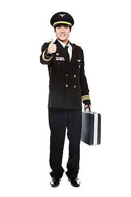 포토 JPG 스튜디오촬영 전신 직업 남자 포즈 유니폼 서류가방 가방 모션 실내 한명 서기 미소 웃음 들기 누끼 사람 동양인 손짓 20대 성인 한국인 엄지손가락 최고 작업실 전문직 파일럿 승무원 기장 남자만 남자한명만 성인남자만 청년만 청년남자만 청년남자한명만 성인한명만 성인남자한명만 성인만 국내포토 1 잡화 옷 손가락 표정 인종 청년 내부 파일형식