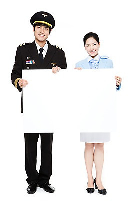 포토 JPG 스튜디오촬영 전신 직업 여자 남자 포즈 유니폼 안내 알림판 실내 서기 웃음 들기 누끼 사람 동양인 20대 성인 두명 한국인 작업실 전문직 파일럿 승무원 알림 기장 청년만 성인만 국내포토 옷 모션 표정 인종 청년 내부 파일형식