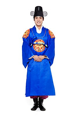 포토 JPG 스튜디오촬영 전신 한국문화 한국전통 전통 남자 행복 문화 포즈 신랑 결혼 모션 한국 실내 한명 서기 미소 웃음 누끼 사람 동양인 20대 성인 기쁨 한국인 전통의상 한복 즐거움 전통혼례 혼례복 남자만 남자한명만 성인남자만 청년만 청년남자만 청년남자한명만 성인한명만 성인남자한명만 성인만 국내포토 1 동양문화 감정 아시아 표정 인종 이벤트 청년 내부 전통의례 파일형식