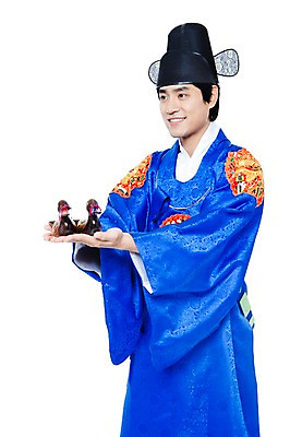 포토 JPG 스튜디오촬영 한국문화 한국전통 전통 남자 행복 문화 포즈 신랑 결혼 모션 전통소품 한국 실내 한명 서기 미소 웃음 들기 누끼 사람 동양인 상반신 20대 성인 기쁨 한국인 전통의상 한복 즐거움 오브젝트 전통혼례 주기 혼례복 남자만 남자한명만 성인남자만 청년만 청년남자만 청년남자한명만 성인한명만 성인남자한명만 성인만 국내포토 1 동양문화 감정 아시아 표정 인종 이벤트 청년 내부 전통의례 파일형식