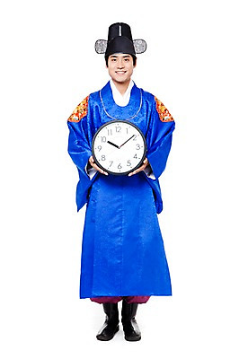 포토 JPG 스튜디오촬영 전신 한국문화 한국전통 전통 남자 행복 문화 시계 포즈 신랑 결혼 모션 한국 실내 한명 서기 미소 웃음 들기 누끼 사람 동양인 20대 성인 기쁨 한국인 시간 전통의상 한복 벽시계 즐거움 전통혼례 혼례복 남자만 남자한명만 성인남자만 청년만 청년남자만 청년남자한명만 성인한명만 성인남자한명만 성인만 국내포토 1 동양문화 감정 아시아 표정 인종 이벤트 청년 내부 전통의례 파일형식