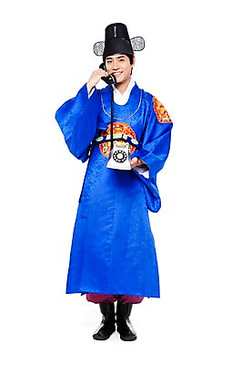 포토 JPG 스튜디오촬영 전신 한국문화 한국전통 전통 남자 행복 문화 포즈 신랑 결혼 한국 실내 한명 서기 웃음 들기 누끼 사람 동양인 20대 성인 기쁨 한국인 전통의상 한복 전화기 전통혼례 상담 텔레마케팅 통화 혼례복 남자만 남자한명만 성인남자만 청년만 청년남자만 청년남자한명만 성인한명만 성인남자한명만 성인만 국내포토 1 동양문화 감정 아시아 모션 표정 인종 이벤트 청년 내부 서비스업 전통의례 파일형식