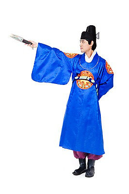 포토 JPG 스튜디오촬영 전신 한국문화 한국전통 전통 남자 행복 문화 포즈 신랑 결혼 전통소품 한국 실내 한명 서기 웃음 들기 누끼 사람 동양인 20대 성인 기쁨 한국인 가리킴 부채 전통의상 한복 오브젝트 전통혼례 혼례복 남자만 남자한명만 성인남자만 청년만 청년남자만 청년남자한명만 성인한명만 성인남자한명만 성인만 국내포토 1 동양문화 감정 아시아 모션 표정 인종 손짓 이벤트 청년 내부 전통의례 파일형식