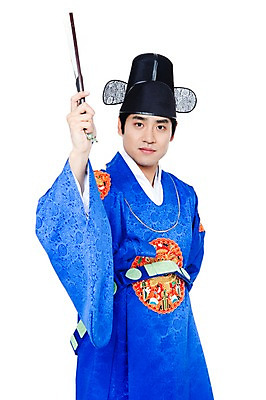 포토 JPG 스튜디오촬영 한국문화 한국전통 전통 남자 행복 문화 포즈 신랑 결혼 전통소품 한국 실내 한명 서기 웃음 들기 누끼 사람 동양인 상반신 20대 성인 기쁨 한국인 부채 전통의상 한복 오브젝트 전통혼례 혼례복 남자만 남자한명만 성인남자만 청년만 청년남자만 청년남자한명만 성인한명만 성인남자한명만 성인만 국내포토 1 동양문화 감정 아시아 모션 표정 인종 이벤트 청년 내부 전통의례 파일형식