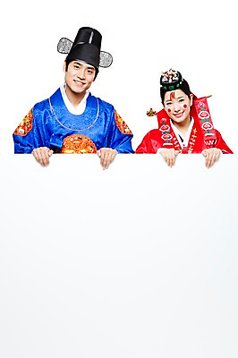 포토 JPG 스튜디오촬영 한국문화 한국전통 전통 여자 남자 행복 문화 신부 포즈 신랑 결혼 모션 안내 한국 알림판 실내 서기 미소 웃음 들기 누끼 사람 동양인 상반신 20대 성인 두명 기쁨 한국인 전통의상 한복 알림 즐거움 전통혼례 족두리 혼례복 청년만 성인만 국내포토 동양문화 감정 아시아 전통소품 표정 인종 이벤트 청년 내부 전통의례 파일형식