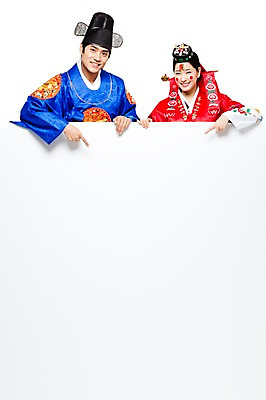 포토 JPG 스튜디오촬영 한국문화 한국전통 전통 여자 남자 행복 문화 신부 포즈 신랑 결혼 모션 안내 한국 알림판 실내 서기 미소 웃음 들기 누끼 사람 동양인 손짓 상반신 20대 성인 두명 기쁨 한국인 가리킴 전통의상 한복 알림 즐거움 전통혼례 족두리 혼례복 청년만 성인만 국내포토 동양문화 감정 아시아 전통소품 표정 인종 이벤트 청년 내부 전통의례 파일형식