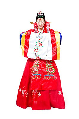 포토 JPG 스튜디오촬영 전신 한국문화 한국전통 전통 여자 행복 문화 신부 포즈 결혼 모션 한국 실내 한명 서기 미소 웃음 누끼 사람 동양인 20대 성인 기쁨 한국인 전통의상 한복 즐거움 전통혼례 족두리 혼례복 여자만 여자한명만 성인여자만 청년만 청년여자만 성인한명만 청년여자한명만 성인여자한명만 성인만 국내포토 1 동양문화 감정 아시아 전통소품 표정 인종 이벤트 청년 내부 전통의례 파일형식