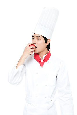 포토 JPG 스튜디오촬영 직업 남자 포즈 과일 모션 실내 요리사모자 요리 한명 서기 미소 웃음 들기 누끼 사람 동양인 상반신 20대 성인 주방장 요리사 앞치마 한국인 작업실 전문직 사과 조리복 먹기 남자만 남자한명만 성인남자만 청년만 청년남자만 청년남자한명만 성인한명만 성인남자한명만 성인만 국내포토 모자_잡화 1 유니폼 표정 인종 청년 내부 파일형식