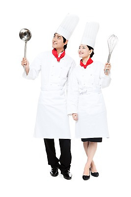 포토 JPG 스튜디오촬영 전신 직업 응시 여자 남자 포즈 모션 주방용품 실내 요리사모자 요리 서기 미소 웃음 들기 누끼 사람 동양인 20대 성인 두명 주방장 요리사 앞치마 한국인 작업실 전문직 조리복 국자 거품기 청년만 성인만 국내포토 모자_잡화 시선 생활용품 유니폼 표정 인종 청년 내부 파일형식