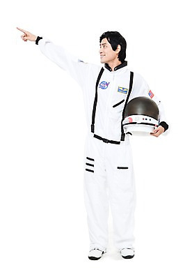 포토 JPG 스튜디오촬영 전신 직업 응시 남자 포즈 모션 실내 한명 서기 미소 웃음 들기 누끼 사람 동양인 손짓 20대 성인 한국인 우주비행사 가리킴 작업실 전문직 헬멧 우주복 남자만 남자한명만 성인남자만 청년만 청년남자만 청년남자한명만 성인한명만 성인남자한명만 성인만 국내포토 1 시선 옷 표정 인종 청년 내부 우주 보호장비 파일형식