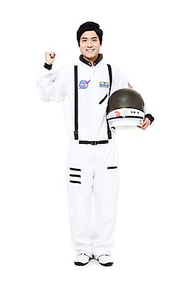 포토 JPG 스튜디오촬영 전신 직업 남자 포즈 모션 실내 한명 서기 미소 웃음 들기 누끼 사람 동양인 손짓 20대 성인 파이팅 한국인 우주비행사 작업실 전문직 헬멧 우주복 남자만 남자한명만 성인남자만 청년만 청년남자만 청년남자한명만 성인한명만 성인남자한명만 성인만 국내포토 1 옷 표정 인종 청년 내부 우주 보호장비 파일형식