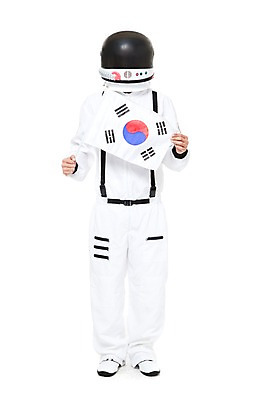 포토 JPG 스튜디오촬영 전신 직업 남자 포즈 모션 한국 실내 한명 서기 들기 누끼 사람 동양인 20대 성인 한국인 우주비행사 작업실 전문직 국기 태극기 헬멧 우주복 남자만 남자한명만 성인남자만 청년만 청년남자만 청년남자한명만 성인한명만 성인남자한명만 성인만 국내포토 1 옷 아시아 인종 청년 내부 우주 보호장비 파일형식