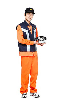 포토 JPG 스튜디오촬영 전신 직업 모자 잡화 남자 포즈 유니폼 모션 실내 한명 서기 미소 웃음 들기 누끼 사람 동양인 20대 성인 치료 한국인 작업실 전문직 전화기 상담 텔레마케팅 통화 구급요원 응급구조사 남자만 남자한명만 성인남자만 청년만 청년남자만 청년남자한명만 성인한명만 성인남자한명만 성인만 국내포토 1 옷 의학 표정 인종 청년 내부 서비스업 파일형식