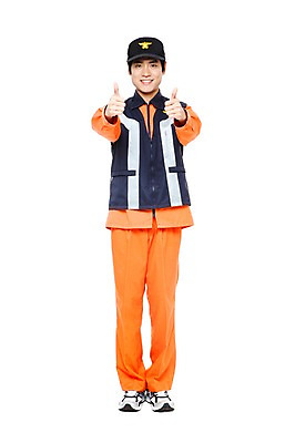 포토 JPG 스튜디오촬영 전신 직업 모자 잡화 남자 포즈 유니폼 모션 실내 한명 서기 미소 웃음 누끼 사람 동양인 손짓 20대 성인 치료 한국인 엄지손가락 최고 작업실 전문직 구급요원 응급구조사 남자만 남자한명만 성인남자만 청년만 청년남자만 청년남자한명만 성인한명만 성인남자한명만 성인만 국내포토 1 옷 손가락 의학 표정 인종 청년 내부 파일형식