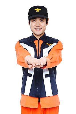 포토 JPG 스튜디오촬영 직업 모자 잡화 남자 포즈 유니폼 모션 실내 한명 서기 미소 웃음 누끼 사람 동양인 손짓 상반신 20대 성인 치료 한국인 작업실 전문직 손내밀기 구급요원 응급구조사 남자만 남자한명만 성인남자만 청년만 청년남자만 청년남자한명만 성인한명만 성인남자한명만 성인만 국내포토 1 옷 의학 표정 인종 청년 내부 파일형식