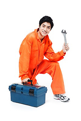 포토 JPG 스튜디오촬영 전신 직업 남자 포즈 모션 실내 작업복 한명 미소 웃음 들기 누끼 사람 앉기 동양인 20대 성인 한국인 공구 스패너 작업실 엔지니어 수리 전문직 무릎꿇기 공구함 정비공 남자만 남자한명만 성인남자만 청년만 청년남자만 청년남자한명만 성인한명만 성인남자한명만 성인만 국내포토 1 옷 표정 인종 청년 내부 도구 기술자 파일형식